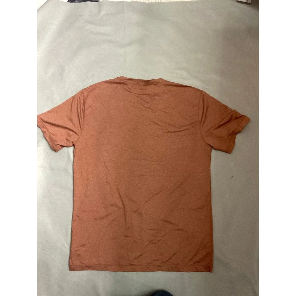 Vuori Strato Tech Tee Mens Terracotta Performance Pocket T-Shirt Large